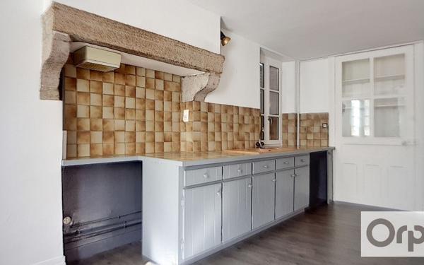 Appartement à louer    3 pièces • 75 m2 Gouzon