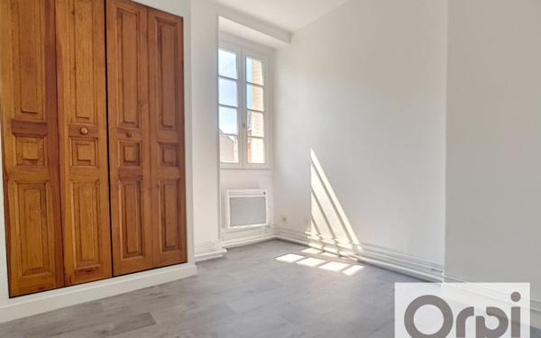 Appartement à louer    3 pièces • 75 m2 Gouzon