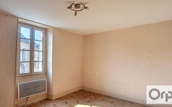 Appartement à louer    3 pièces • 75 m2 Gouzon