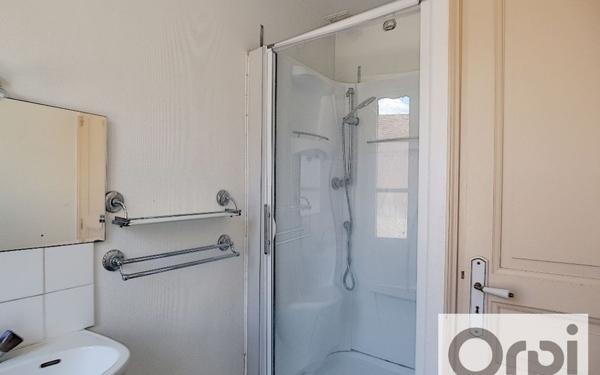 Appartement à louer    3 pièces • 75 m2 Gouzon