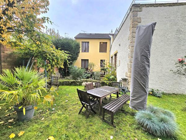 Maison Rosny Sous Bois 210 m2 demeure en plein centre ville proche gare RER E Rosny sous bois et Rosny Bois Perrier centre commercial et Metro