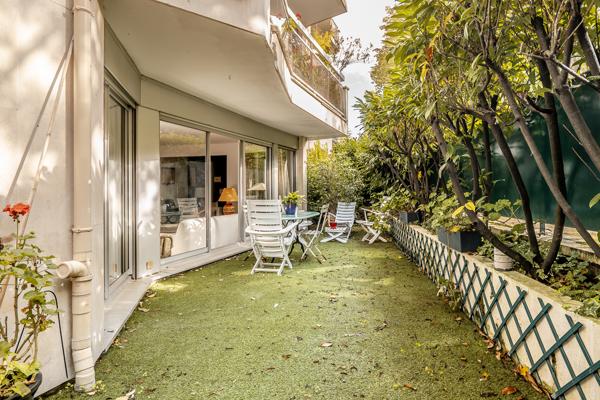 Neuilly-sur-Seine (92200) NEUILLY-SUR-SEINE – APPARTEMENT FAMILIAL de 148 m2 avec TERRASSE / JARDIN de 35m2 rez-de-chaussée.