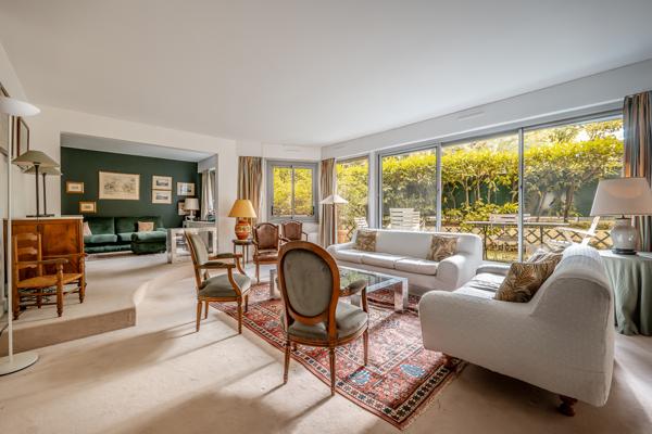 Neuilly-sur-Seine (92200) NEUILLY-SUR-SEINE – APPARTEMENT FAMILIAL de 148 m2 avec TERRASSE / JARDIN de 35m2 rez-de-chaussée.