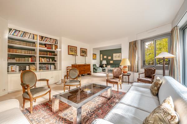 Neuilly-sur-Seine (92200) NEUILLY-SUR-SEINE – APPARTEMENT FAMILIAL de 148 m2 avec TERRASSE / JARDIN de 35m2 rez-de-chaussée.