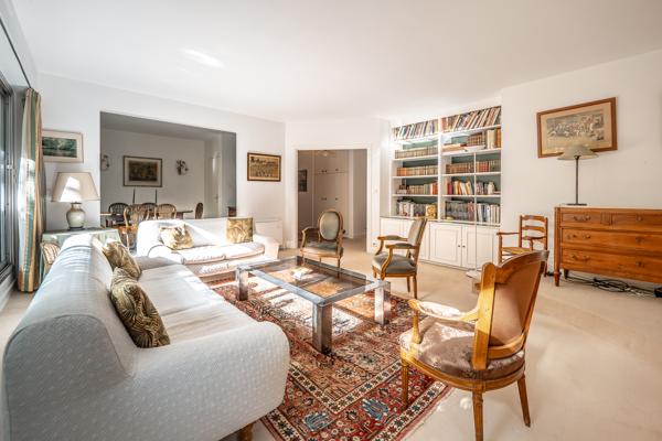 Neuilly-sur-Seine (92200) NEUILLY-SUR-SEINE – APPARTEMENT FAMILIAL de 148 m2 avec TERRASSE / JARDIN de 35m2 rez-de-chaussée.