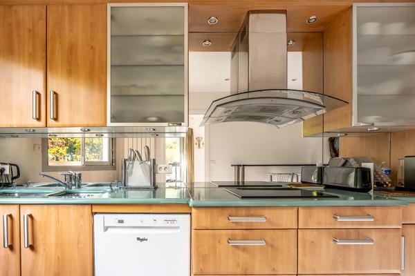 Neuilly-sur-Seine (92200) NEUILLY-SUR-SEINE – APPARTEMENT FAMILIAL de 148 m2 avec TERRASSE / JARDIN de 35m2 rez-de-chaussée.