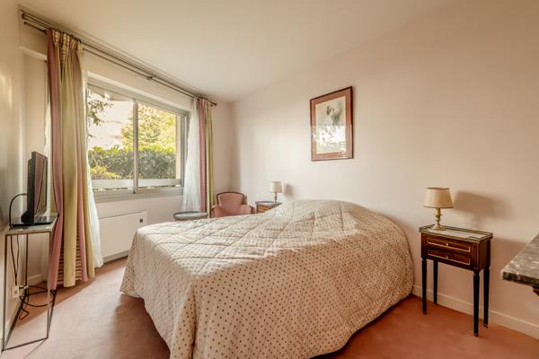 Neuilly-sur-Seine (92200) NEUILLY-SUR-SEINE – APPARTEMENT FAMILIAL de 148 m2 avec TERRASSE / JARDIN de 35m2 rez-de-chaussée.