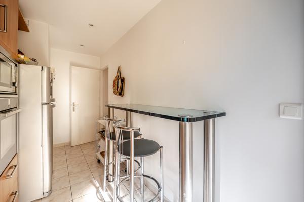 Neuilly-sur-Seine (92200) NEUILLY-SUR-SEINE – APPARTEMENT FAMILIAL de 148 m2 avec TERRASSE / JARDIN de 35m2 rez-de-chaussée.