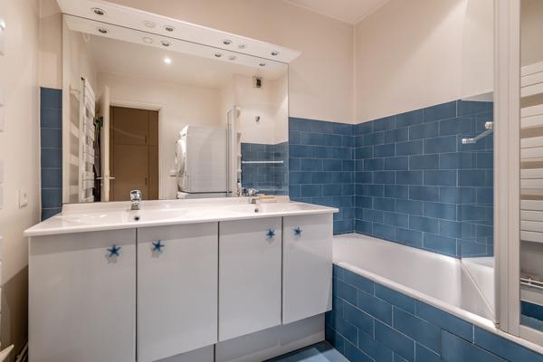 Neuilly-sur-Seine (92200) NEUILLY-SUR-SEINE – APPARTEMENT FAMILIAL de 148 m2 avec TERRASSE / JARDIN de 35m2 rez-de-chaussée.