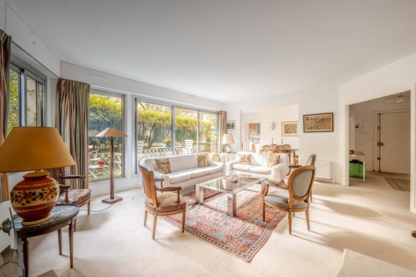 Neuilly-sur-Seine (92200) NEUILLY-SUR-SEINE – APPARTEMENT FAMILIAL de 148 m2 avec TERRASSE / JARDIN de 35m2 rez-de-chaussée.