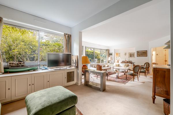 Neuilly-sur-Seine (92200) NEUILLY-SUR-SEINE – APPARTEMENT FAMILIAL de 148 m2 avec TERRASSE / JARDIN de 35m2 rez-de-chaussée.