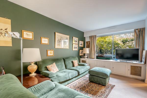 Neuilly-sur-Seine (92200) NEUILLY-SUR-SEINE – APPARTEMENT FAMILIAL de 148 m2 avec TERRASSE / JARDIN de 35m2 rez-de-chaussée.