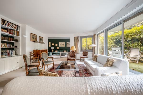 Neuilly-sur-Seine (92200) NEUILLY-SUR-SEINE – APPARTEMENT FAMILIAL de 148 m2 avec TERRASSE / JARDIN de 35m2 rez-de-chaussée.