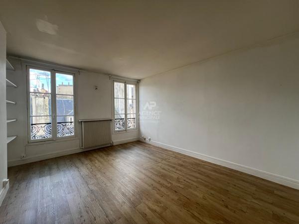 "Versailles Saint-Louis" Joli appartement de 2 pièces de 47 m² au dernier étage ! Loyer 1 090 €/mois charges comprises **  - Référence  19113