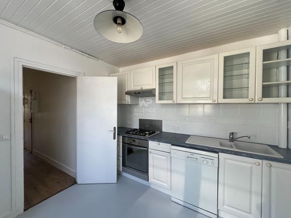 "Versailles Saint-Louis" Joli appartement de 2 pièces de 47 m² au dernier étage ! Loyer 1 090 €/mois charges comprises **  - Référence  19113