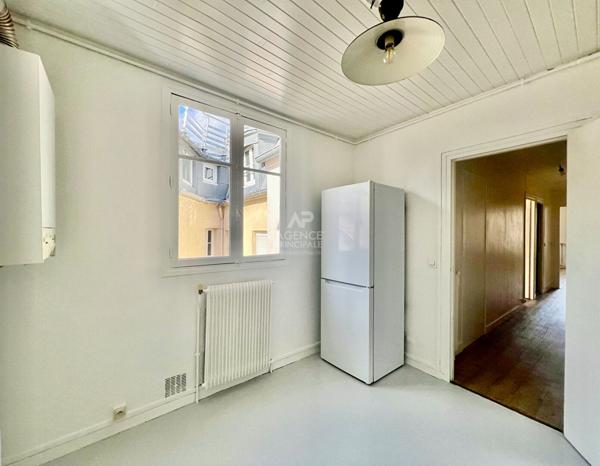"Versailles Saint-Louis" Joli appartement de 2 pièces de 47 m² au dernier étage ! Loyer 1 090 €/mois charges comprises **  - Référence  19113