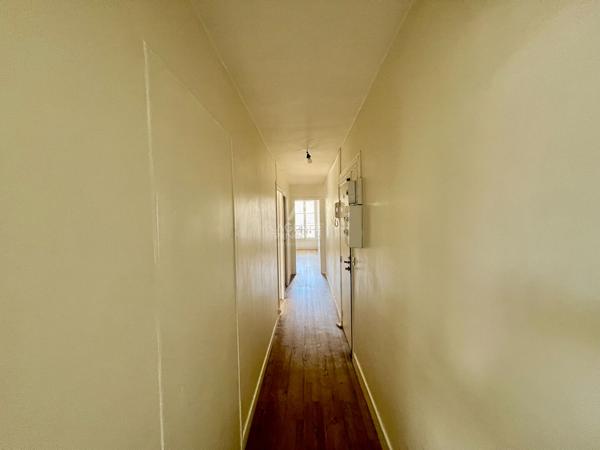 "Versailles Saint-Louis" Joli appartement de 2 pièces de 47 m² au dernier étage ! Loyer 1 090 €/mois charges comprises **  - Référence  19113