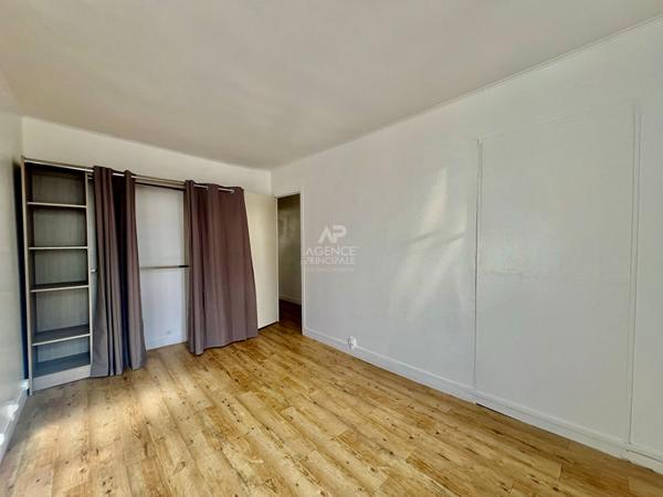"Versailles Saint-Louis" Joli appartement de 2 pièces de 47 m² au dernier étage ! Loyer 1 090 €/mois charges comprises **  - Référence  19113