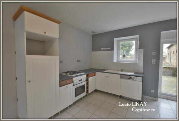 Maison de bourg sur grand terrain, avec dépendance