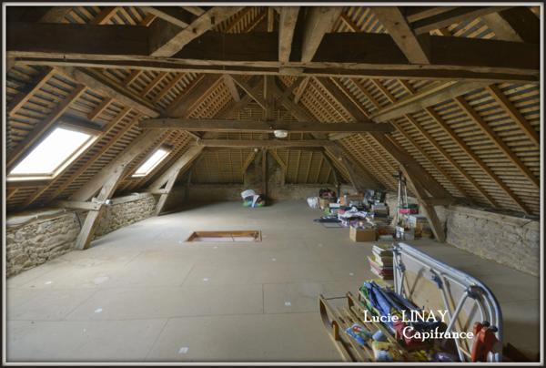 Maison de bourg sur grand terrain, avec dépendance