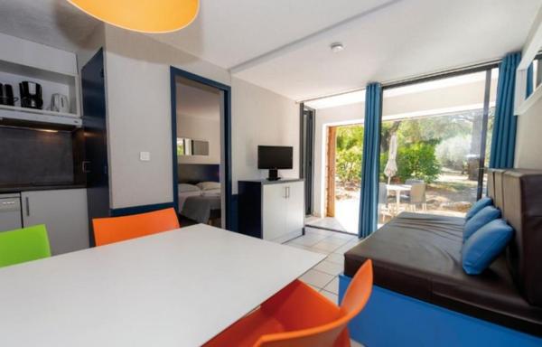 INVESTISSEMENT LOCATIF – BERRIAS ET CASTELJAU – Résidence Tourisme Lou Castel – 6,94 % de rentabilité