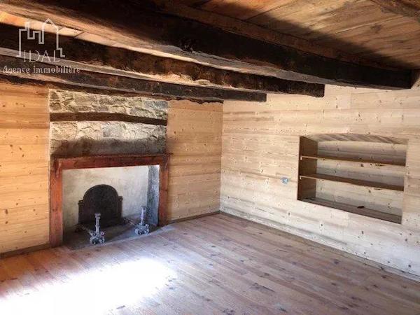 Vente                                                      Maison
                        
                                         358 m2                     à La Tieule