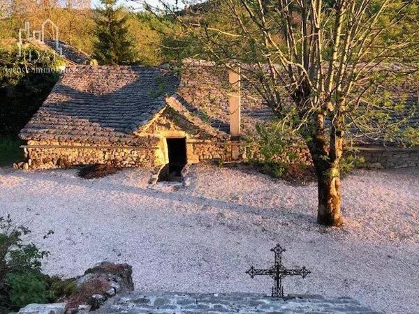 Vente                                                      Maison
                        
                                         358 m2                     à La Tieule