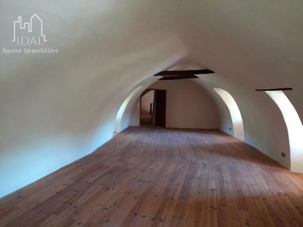 Vente                                                      Maison
                        
                                         358 m2                     à La Tieule
