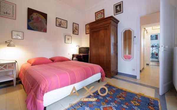 NIMES – MAISON DE VILLE DE CARACTÈRE – 7 PIÈCES – 210 M² – PISCINE – TERRAIN ARBORÉ 1 055 M² – 850 000 €