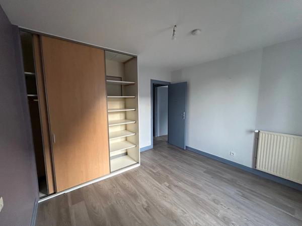 BELLE MAISON DE VILLAGE 143 M², 5 CHAMBRES, PARKING PRIVATIF ET JARDIN EN FACE.