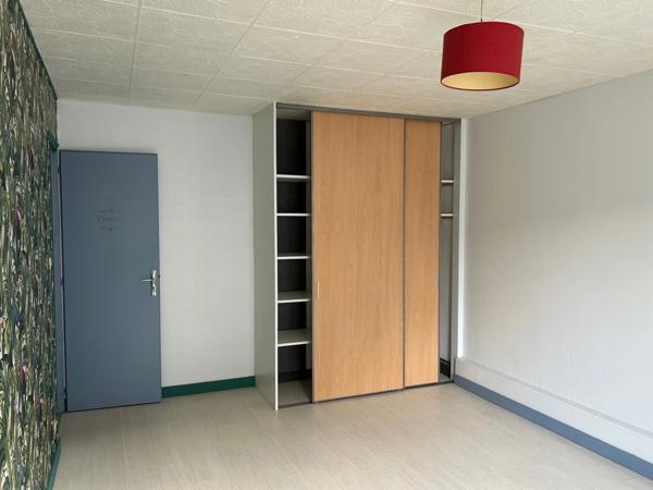 BELLE MAISON DE VILLAGE 143 M², 5 CHAMBRES, PARKING PRIVATIF ET JARDIN EN FACE.