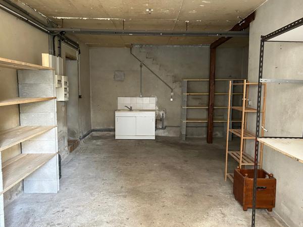 BELLE MAISON DE VILLAGE 143 M², 5 CHAMBRES, PARKING PRIVATIF ET JARDIN EN FACE.