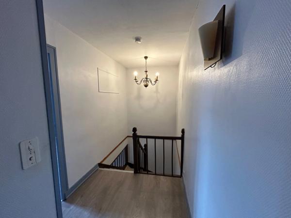 BELLE MAISON DE VILLAGE 143 M², 5 CHAMBRES, PARKING PRIVATIF ET JARDIN EN FACE.