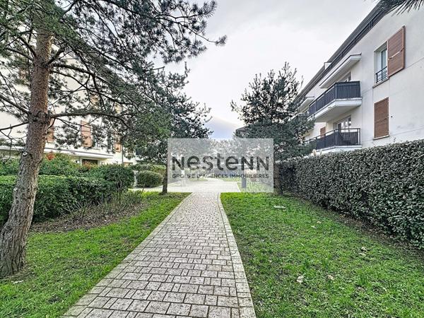 Appartement Ermont 4 pièce(s) 87,77 m2- ERMONT - COMMERCES- GARES ERMONT - LUMINEUX BIEN ENTRETENU- DERNIER ETAGE