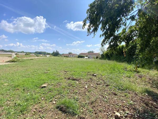 Vente                                                      Terrain
                        
                                         380 m2                     à Chalamont
