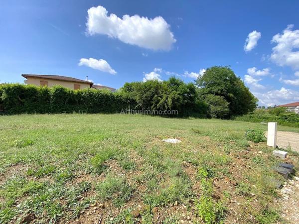 Vente                                                      Terrain
                        
                                         380 m2                     à Chalamont