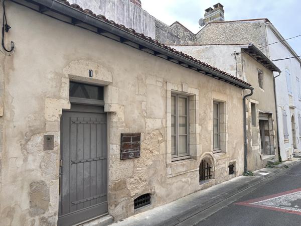 Jolie maison à pans de bois Saint-Jean-d'Angély (17400)