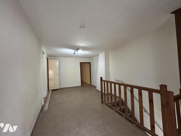 Montélimar, maison de ville 88m2 hab , avec cour privative.