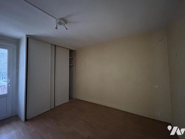 Montélimar, maison de ville 88m2 hab , avec cour privative.