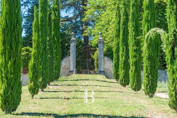 Manosque, Bastide  850 m² à vendre