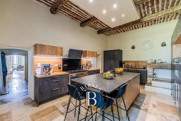 Manosque, Bastide  850 m² à vendre