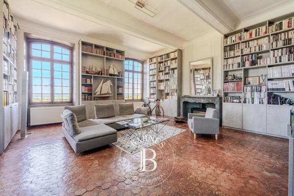 Manosque, Bastide  850 m² à vendre