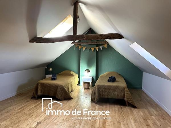 Corps de ferme, maison  3 chambres de 162 m², 2 gîtes sur 130 m², piscine, terrain de 5000 m²