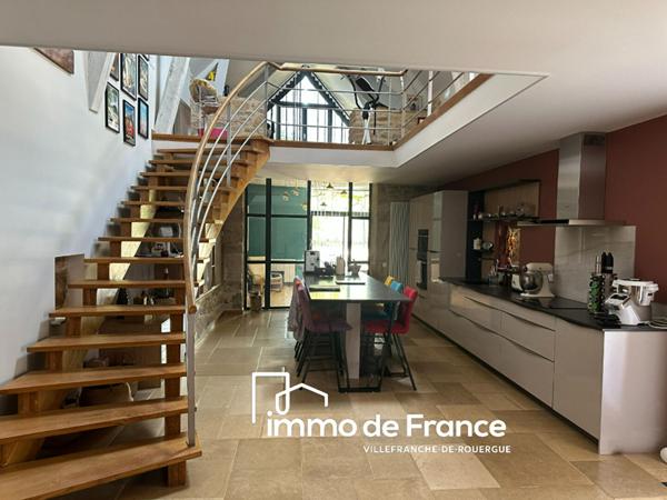 Corps de ferme, maison  3 chambres de 162 m², 2 gîtes sur 130 m², piscine, terrain de 5000 m²