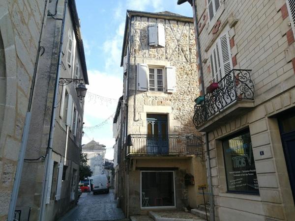 Immeuble à vendre    4 pièces •  Terrasson-Lavilledieu