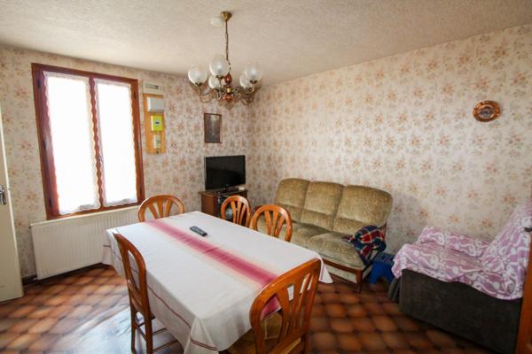 Maison avec terrain et nombreuses dépendances