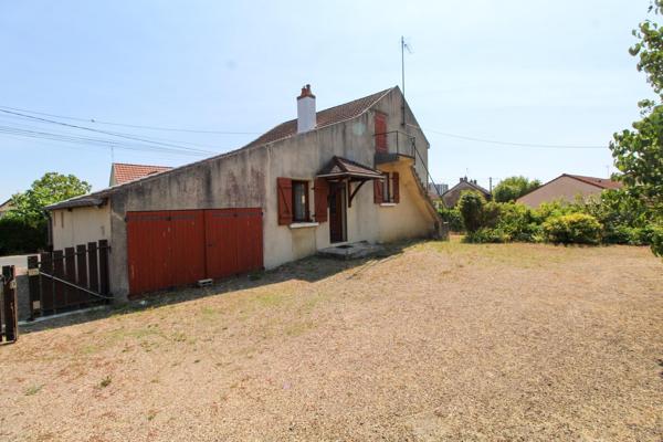 Maison avec terrain et nombreuses dépendances