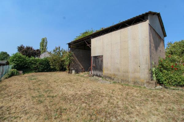 Maison avec terrain et nombreuses dépendances