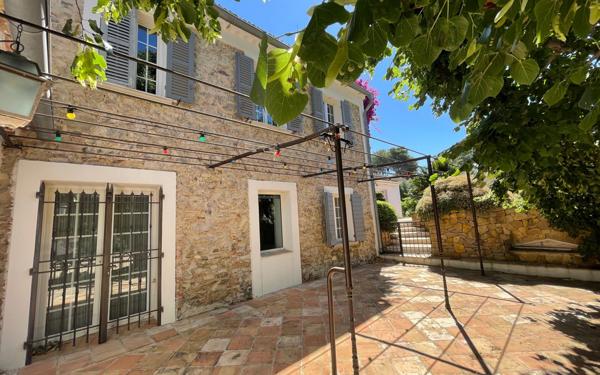 Maison à vendre    6 pièces • 195 m2 Six-Fours-les-Plages