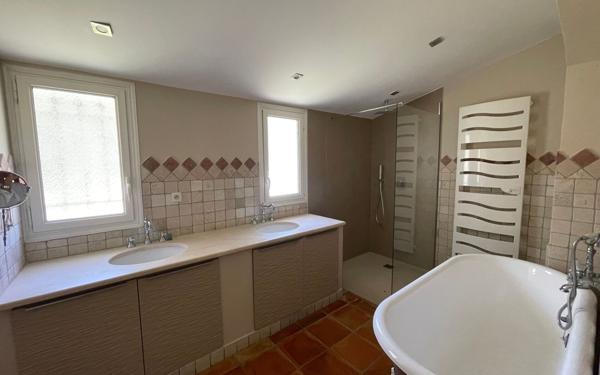 Maison à vendre    6 pièces • 195 m2 Six-Fours-les-Plages